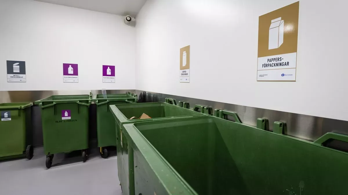 Tvättade sopkärl i rent miljörum - Clean Circle